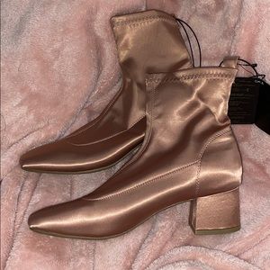 Never worn,  don’t think I would look good in them